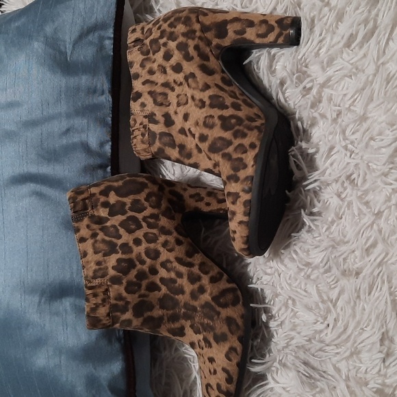 Sam & Libby Ankle Booties - Picture 2 of 10